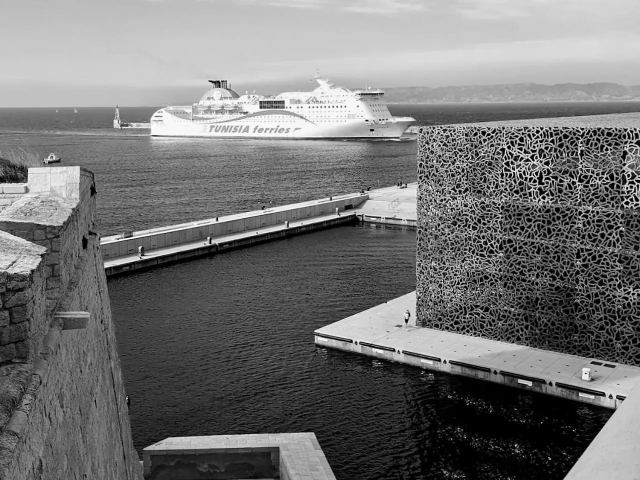 Vieux Port Proximite Panier Clim Central Cachet Marseille